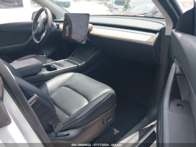 Photo 4 VIN: 7SAYGDEF9NF391907 - TESLA MODEL Y 