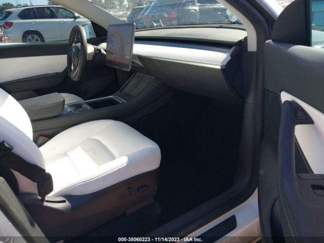 Photo 4 VIN: 7SAYGDEF9NF398498 - TESLA MODEL Y 