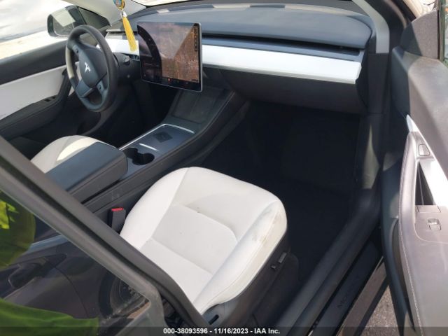 Photo 4 VIN: 7SAYGDEF9NF405093 - TESLA MODEL Y 