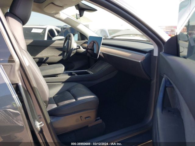 Photo 4 VIN: 7SAYGDEF9NF409533 - TESLA MODEL Y 