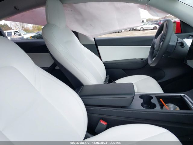 Photo 4 VIN: 7SAYGDEF9NF465939 - TESLA MODEL Y 