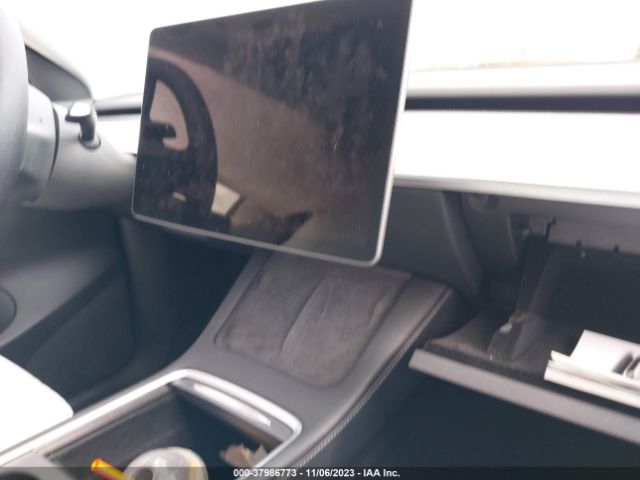 Photo 6 VIN: 7SAYGDEF9NF465939 - TESLA MODEL Y 