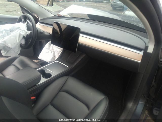 Photo 4 VIN: 7SAYGDEF9NF501077 - TESLA MODEL Y 