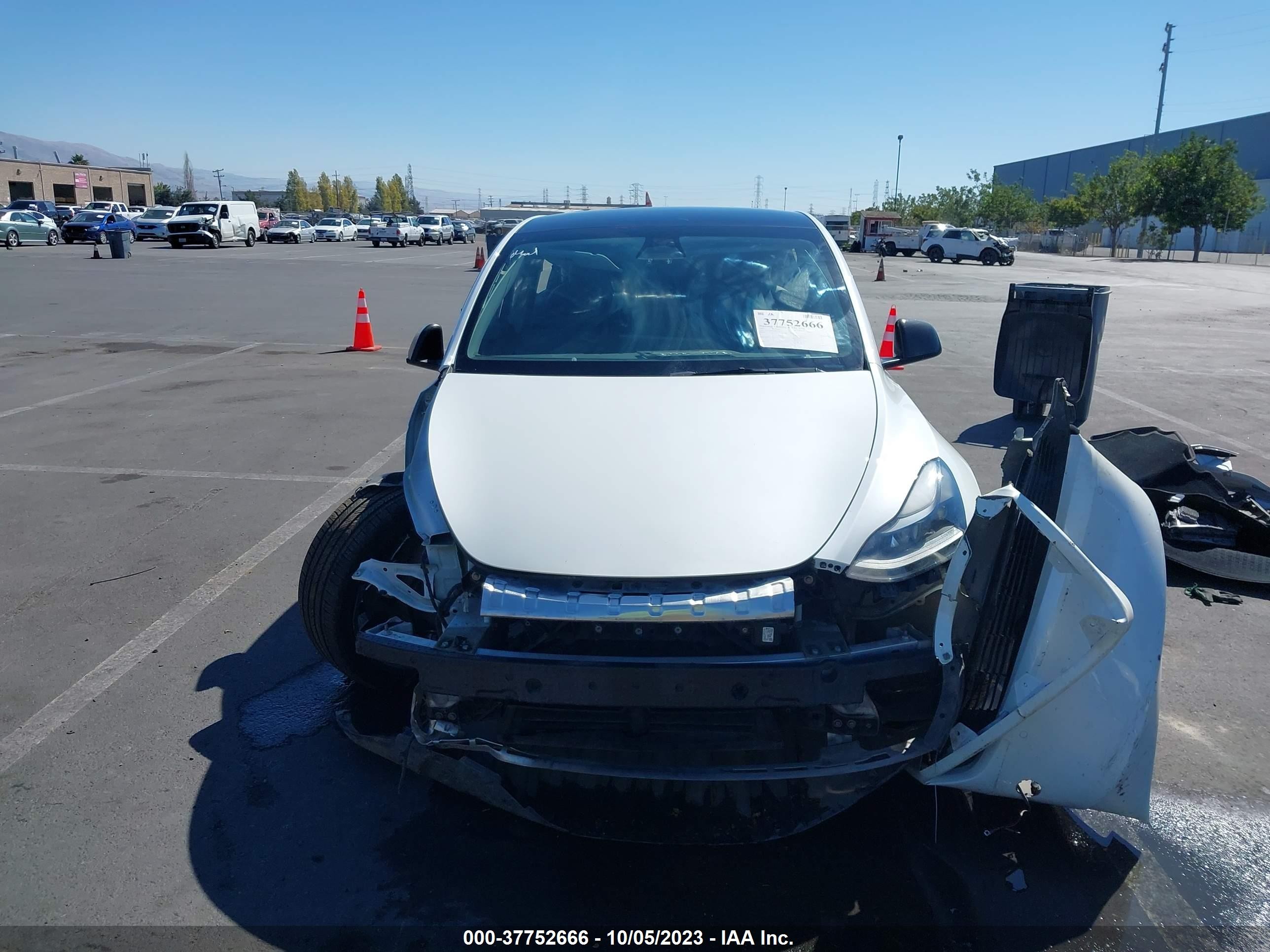 Photo 11 VIN: 7SAYGDEF9NF524438 - TESLA MODEL Y 