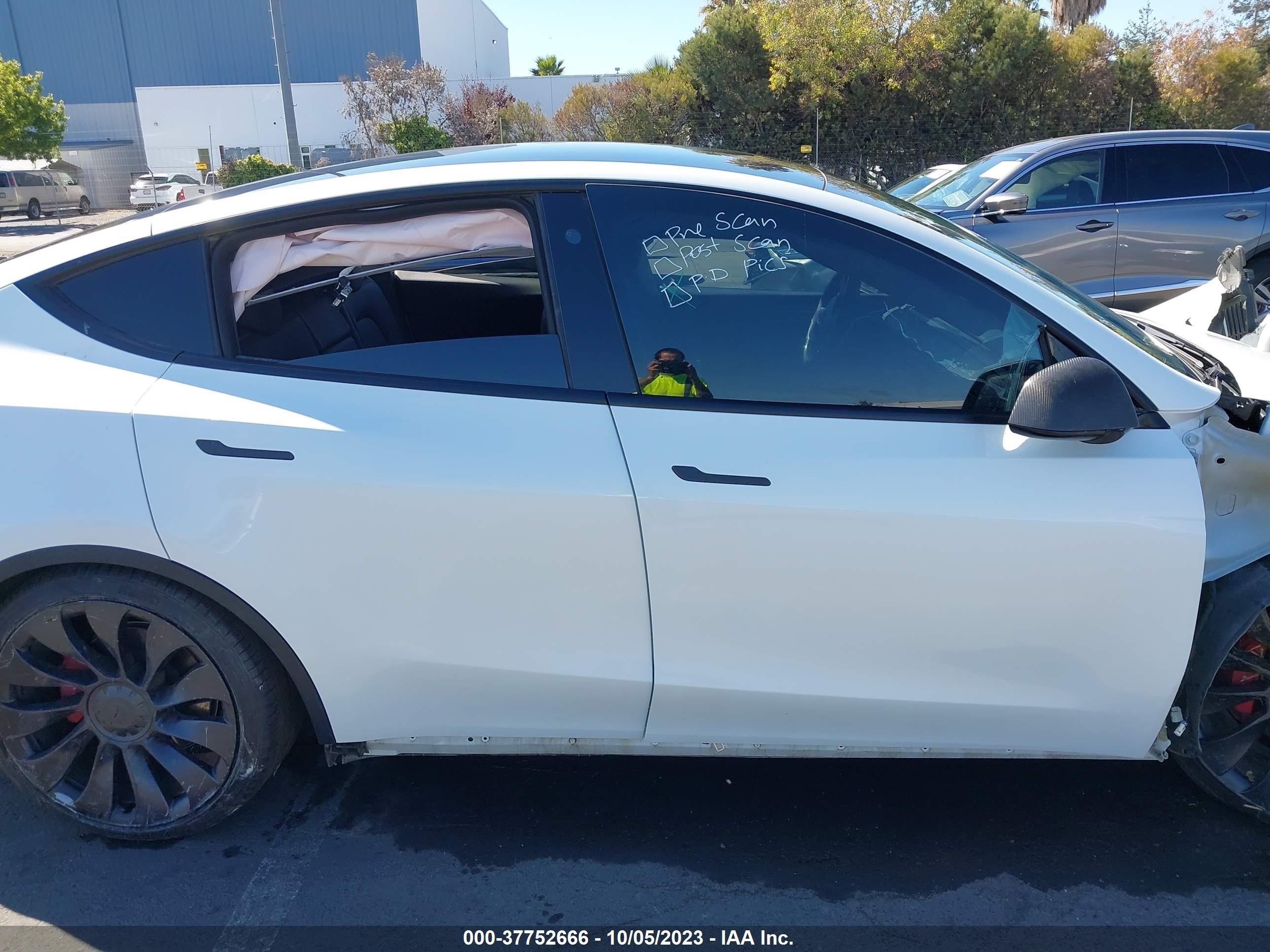 Photo 12 VIN: 7SAYGDEF9NF524438 - TESLA MODEL Y 