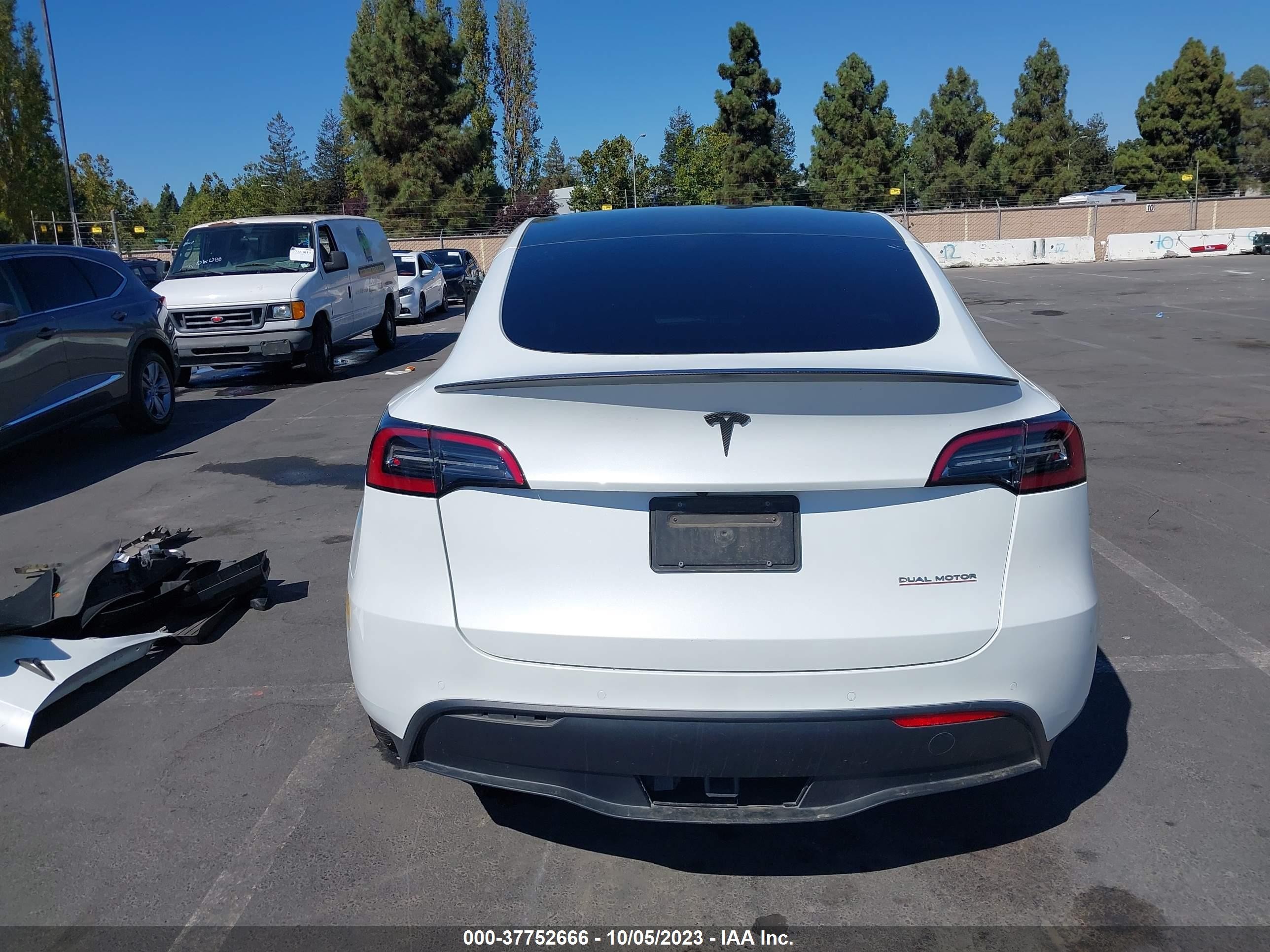 Photo 15 VIN: 7SAYGDEF9NF524438 - TESLA MODEL Y 