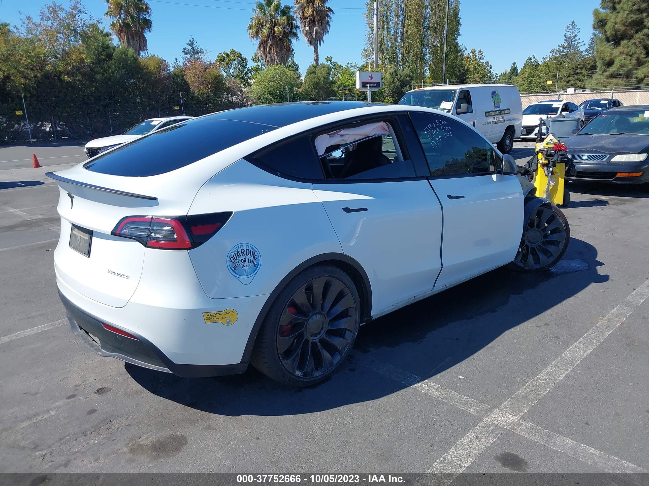 Photo 3 VIN: 7SAYGDEF9NF524438 - TESLA MODEL Y 