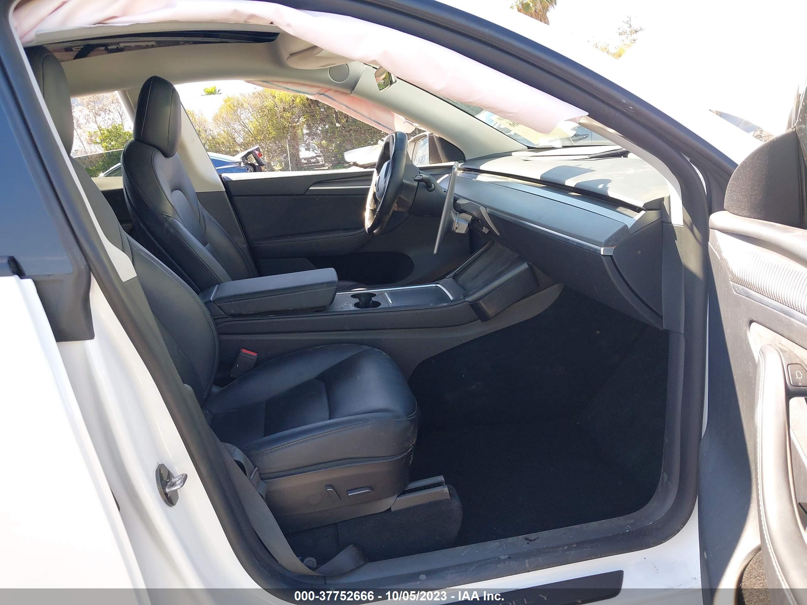 Photo 4 VIN: 7SAYGDEF9NF524438 - TESLA MODEL Y 