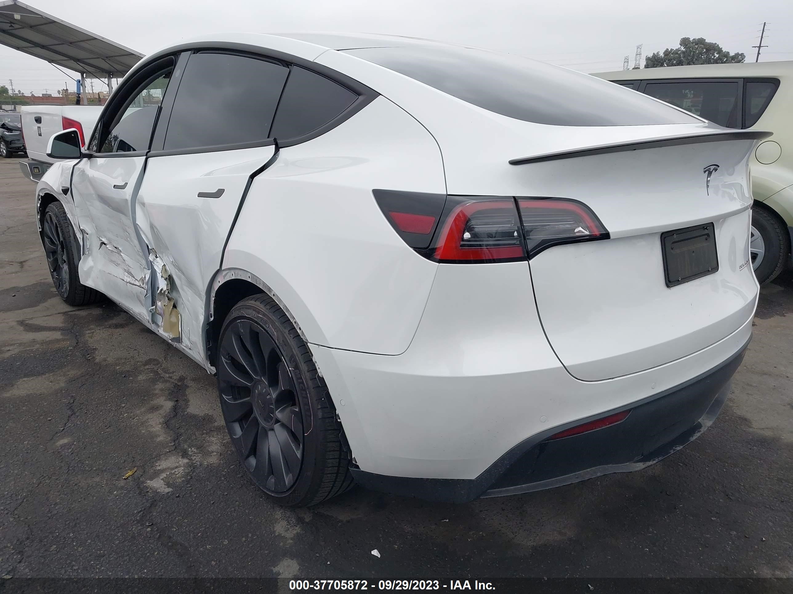 Photo 2 VIN: 7SAYGDEF9NF554572 - TESLA MODEL Y 