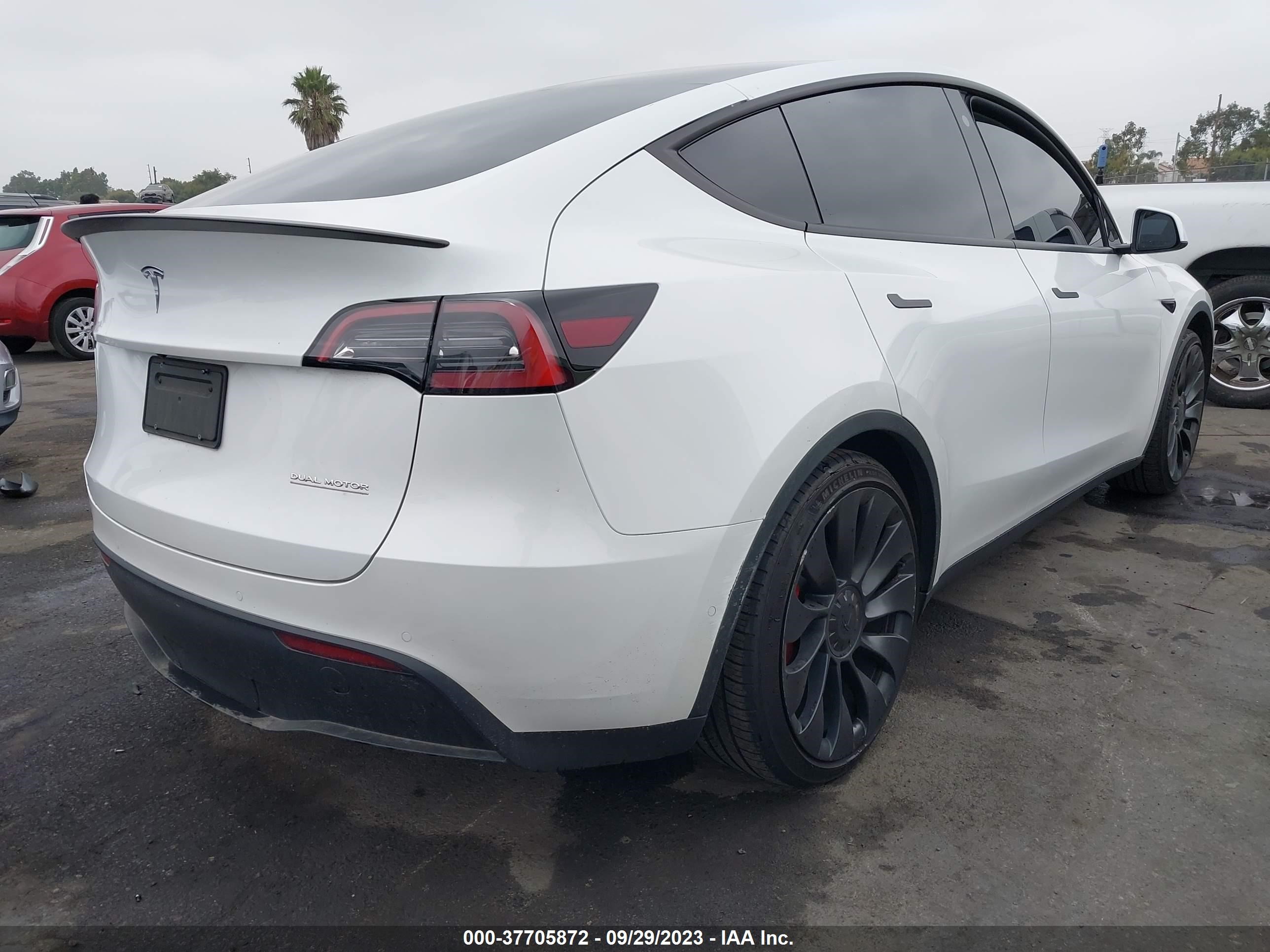 Photo 3 VIN: 7SAYGDEF9NF554572 - TESLA MODEL Y 