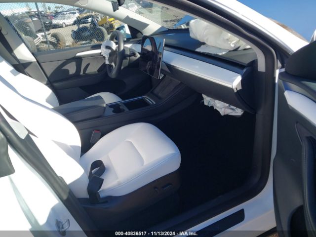 Photo 4 VIN: 7SAYGDEF9NF563983 - TESLA MODEL Y 