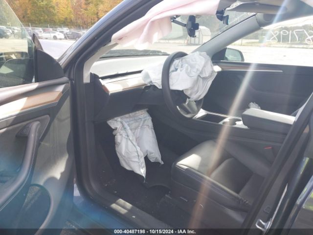 Photo 4 VIN: 7SAYGDEF9PF588806 - TESLA MODEL Y 