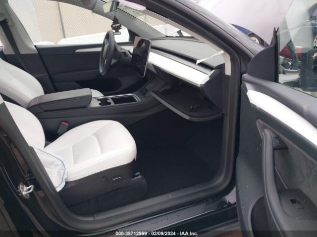 Photo 4 VIN: 7SAYGDEF9PF659602 - TESLA MODEL Y 