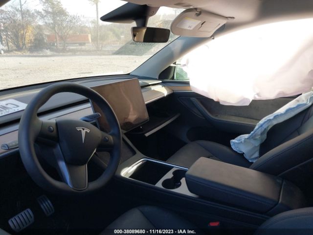 Photo 4 VIN: 7SAYGDEF9PF703016 - TESLA MODEL Y 