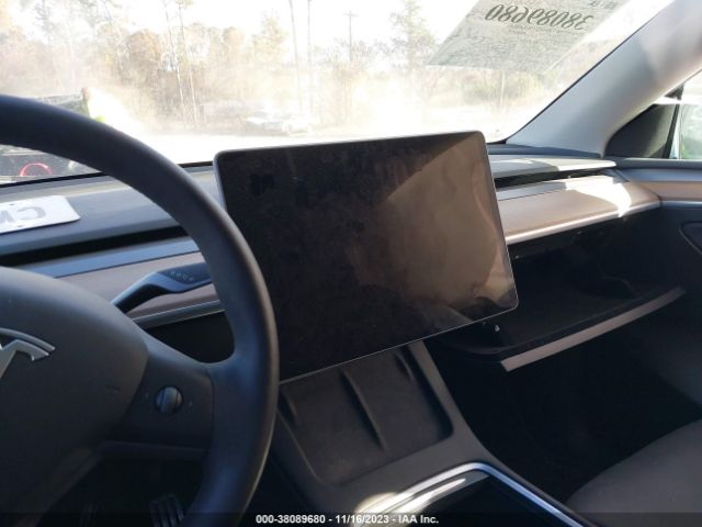 Photo 6 VIN: 7SAYGDEF9PF703016 - TESLA MODEL Y 