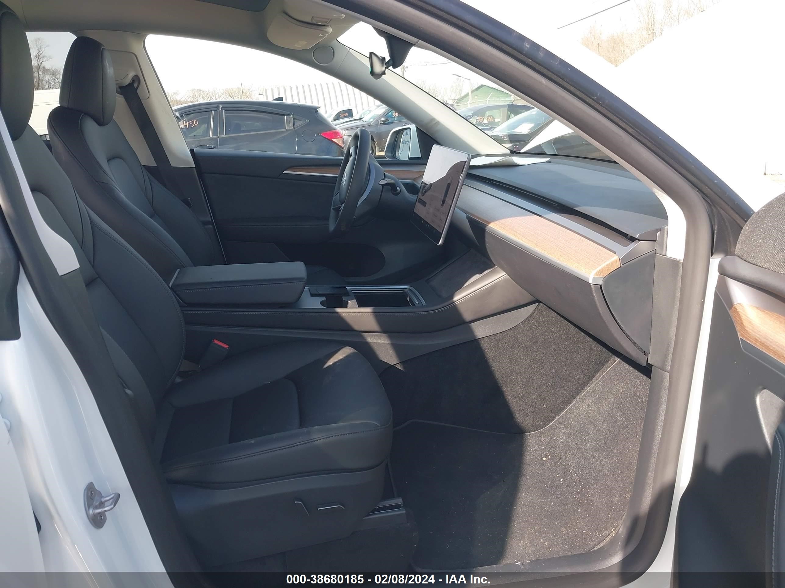 Photo 4 VIN: 7SAYGDEF9PF924129 - TESLA MODEL Y 