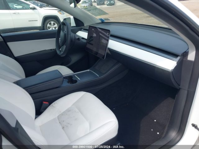 Photo 4 VIN: 7SAYGDEFXNF340903 - TESLA MODEL Y 