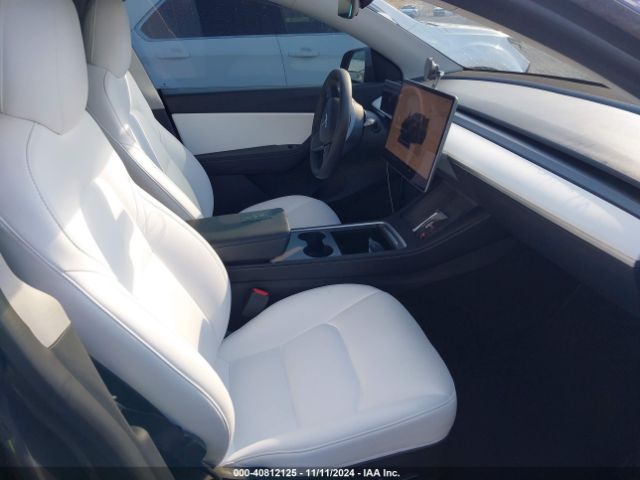 Photo 4 VIN: 7SAYGDEFXNF360391 - TESLA MODEL Y 