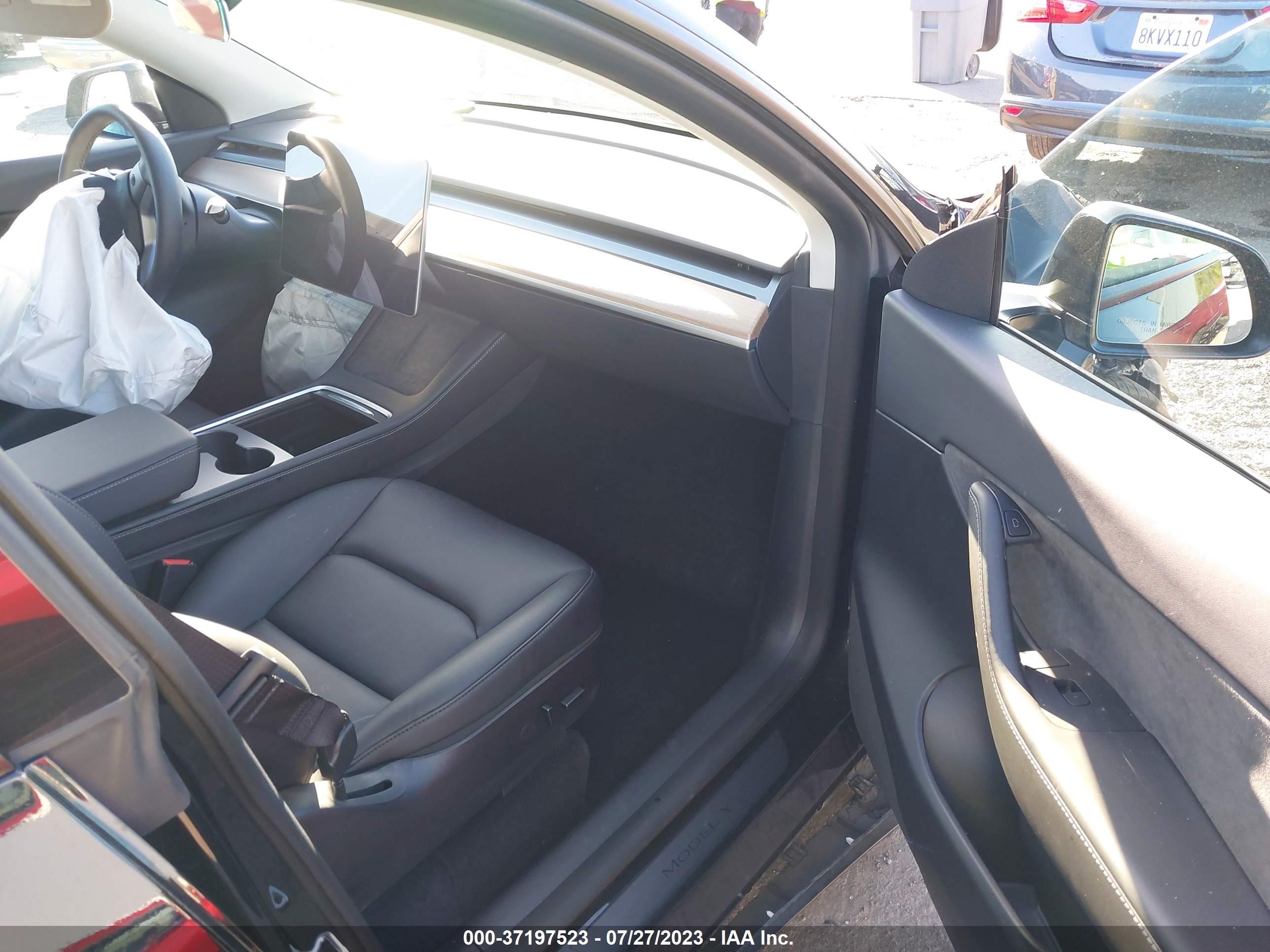 Photo 4 VIN: 7SAYGDEFXNF494625 - TESLA MODEL Y 