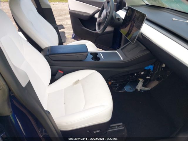 Photo 4 VIN: 7SAYGDEFXNF503288 - TESLA MODEL Y 