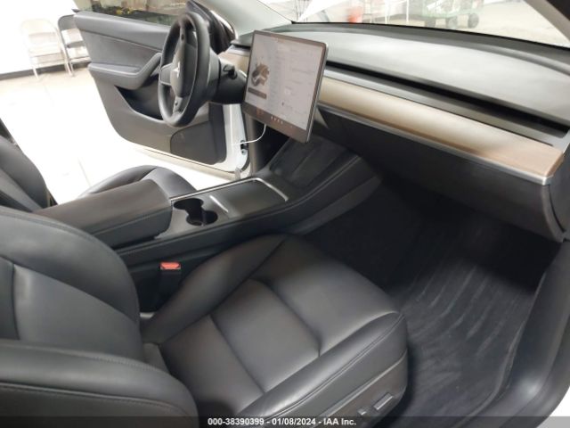 Photo 4 VIN: 7SAYGDEFXNF506918 - TESLA MODEL Y 