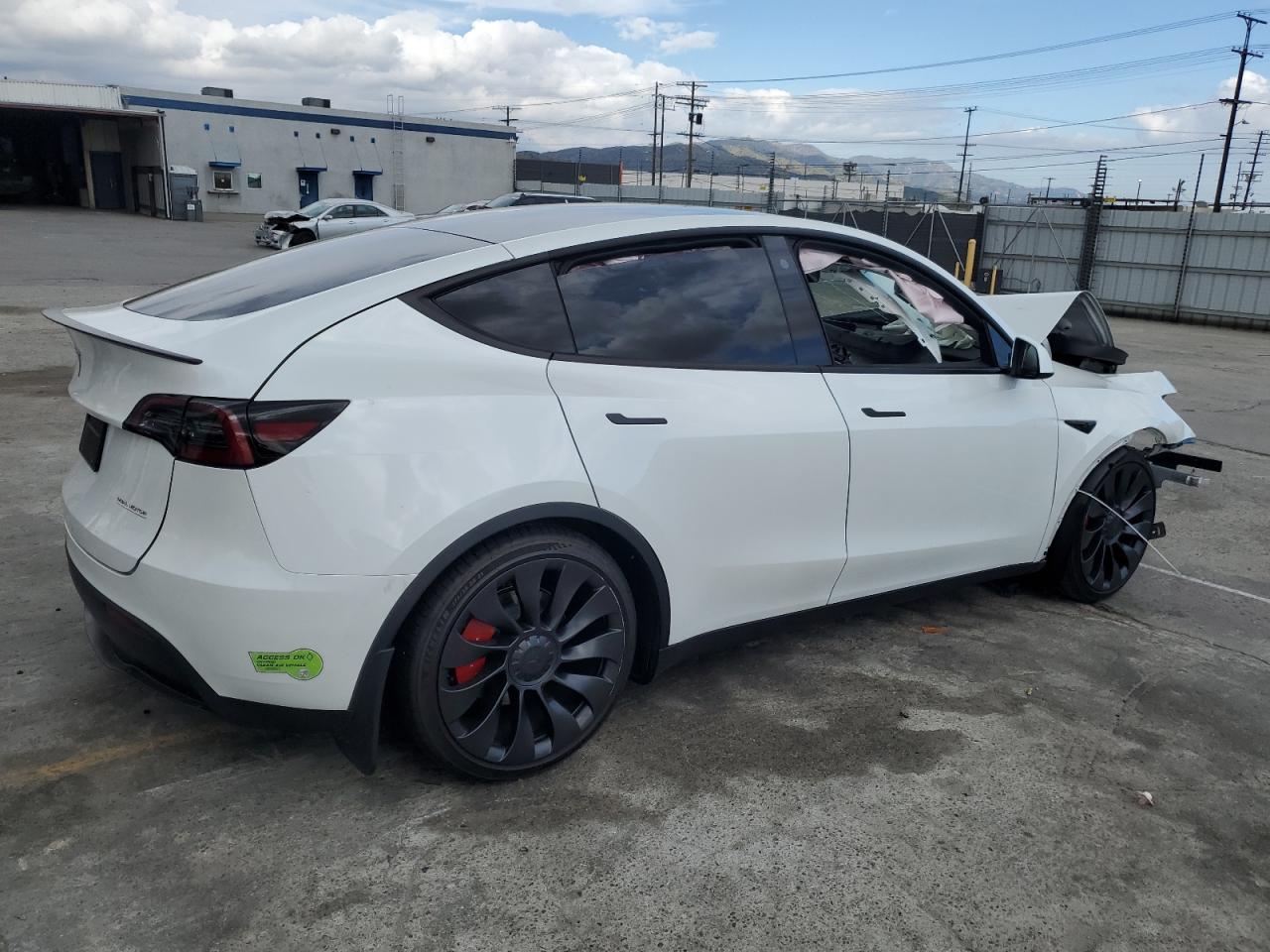 Photo 2 VIN: 7SAYGDEFXPF786343 - TESLA MODEL Y 