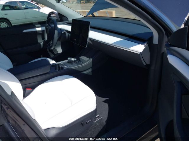 Photo 4 VIN: 7SAYGDEFXPF793888 - TESLA MODEL Y 