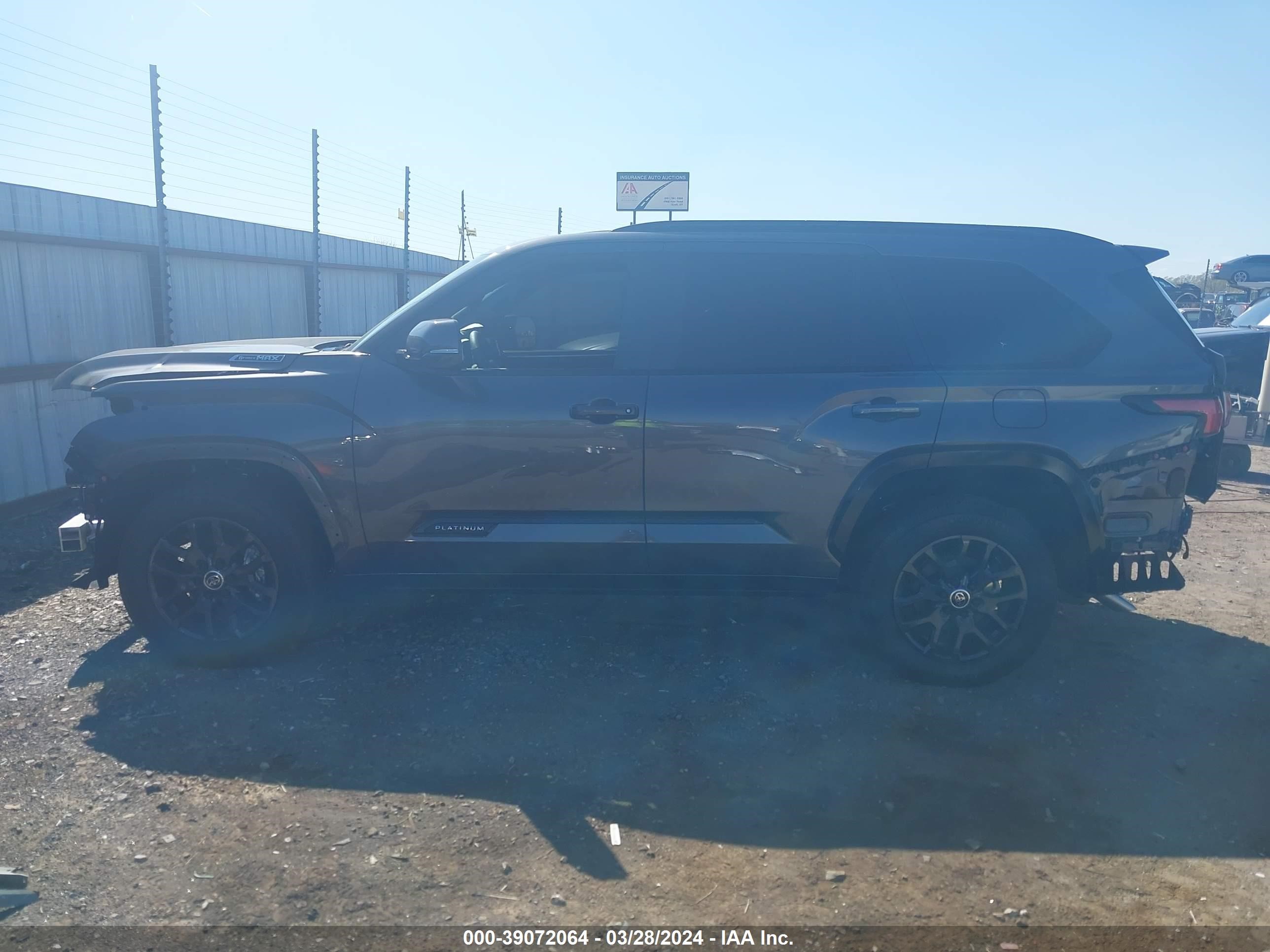 Photo 14 VIN: 7SVAAABA2RX026994 - TOYOTA SEQUOIA 