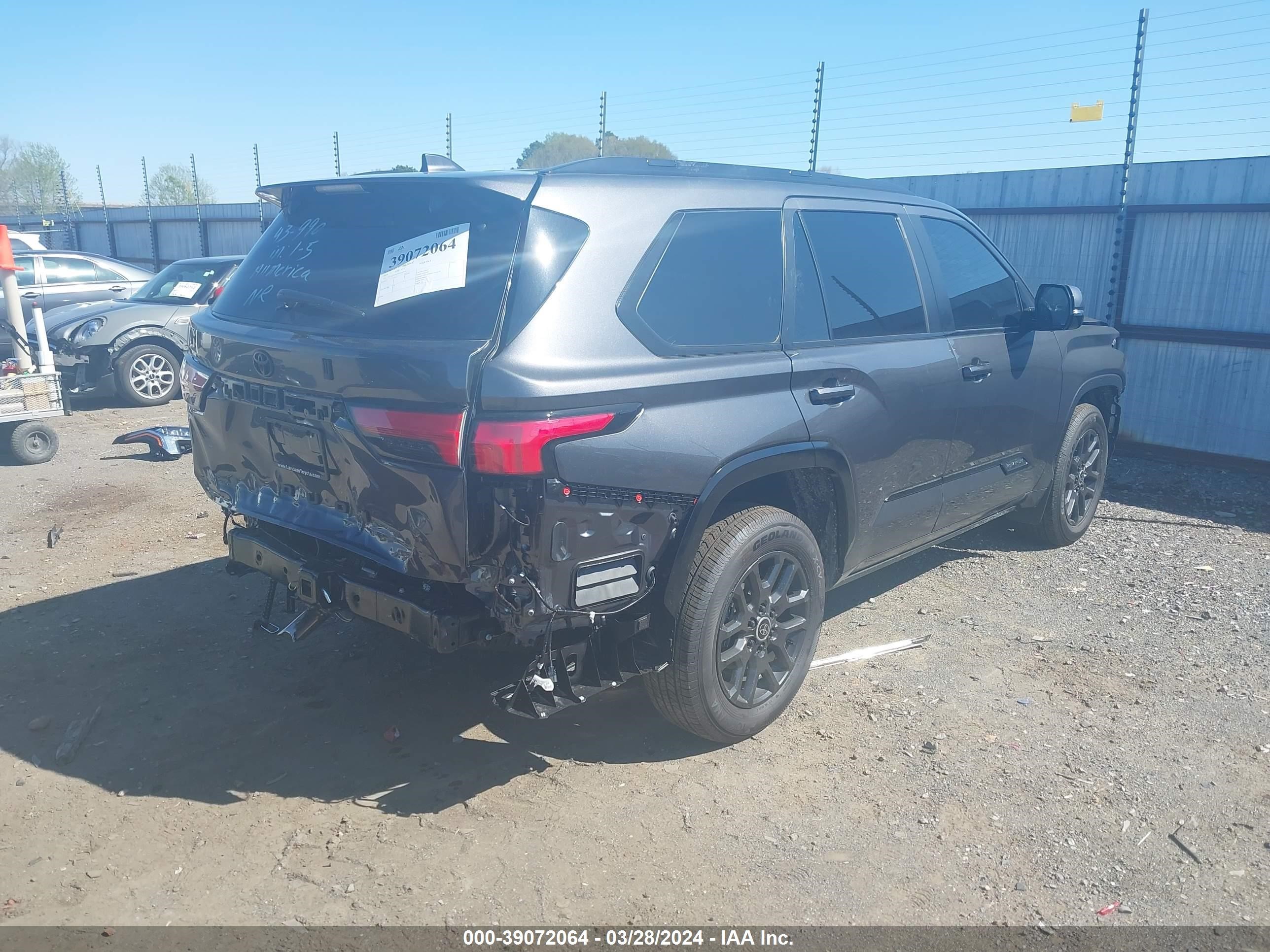 Photo 3 VIN: 7SVAAABA2RX026994 - TOYOTA SEQUOIA 