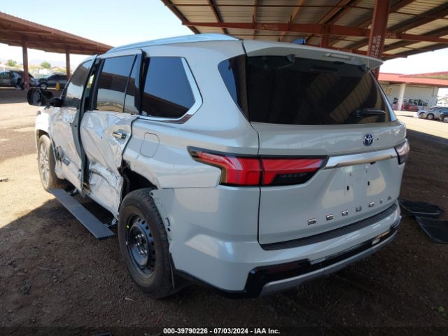 Photo 2 VIN: 7SVAAABA3PX002121 - TOYOTA SEQUOIA 