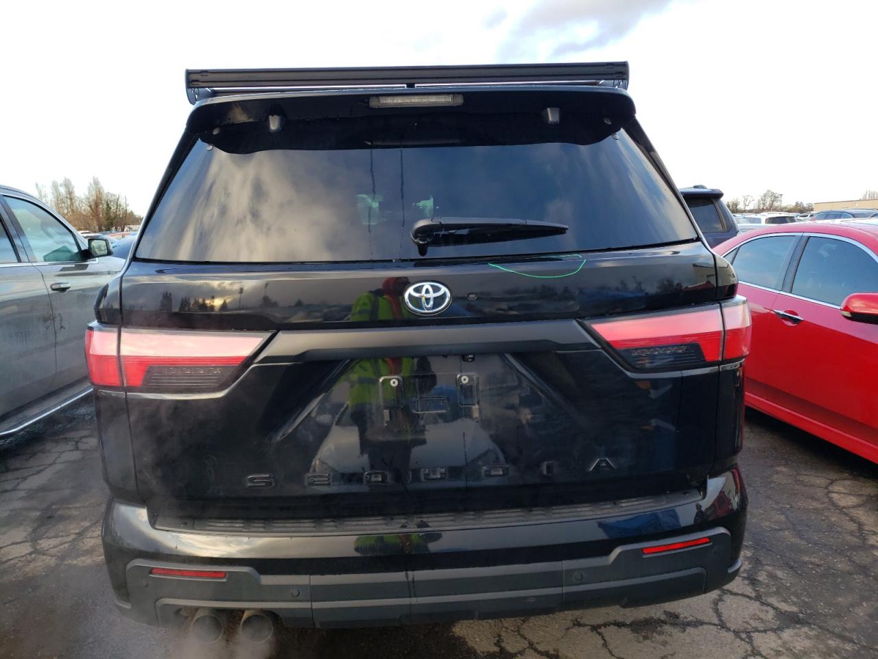 Photo 5 VIN: 7SVAAABA4PX002127 - TOYOTA SEQUOIA 