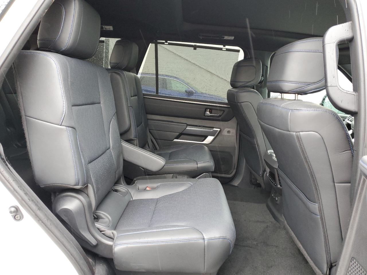 Photo 10 VIN: 7SVAAABA5PX009460 - TOYOTA SEQUOIA 