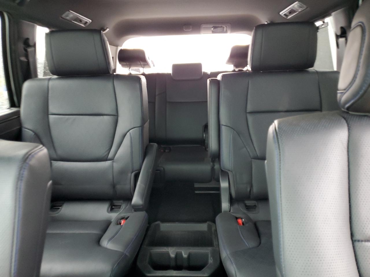 Photo 9 VIN: 7SVAAABA5PX009460 - TOYOTA SEQUOIA 