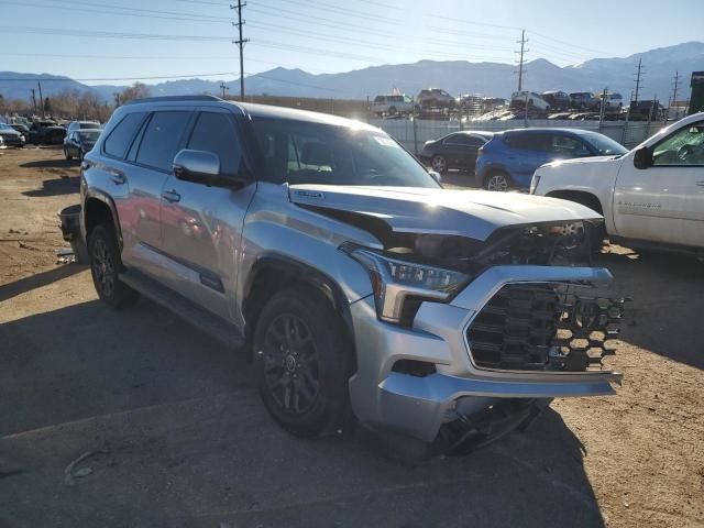 Photo 3 VIN: 7SVAAABA5PX011371 - TOYOTA SEQUOIA 