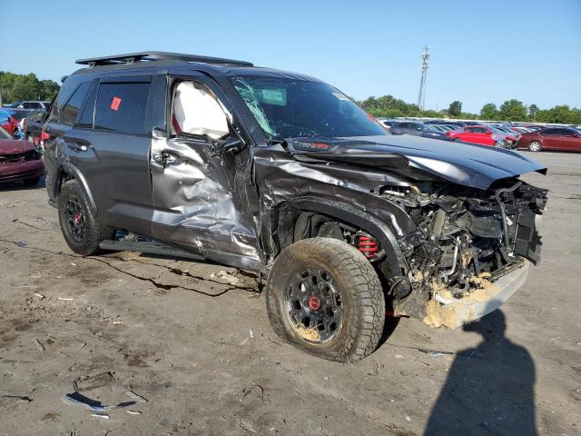 Photo 3 VIN: 7SVAAABA8PX010375 - TOYOTA SEQUOIA SR 