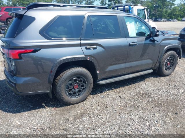 Photo 3 VIN: 7SVAAABA9RX038916 - TOYOTA SEQUOIA 