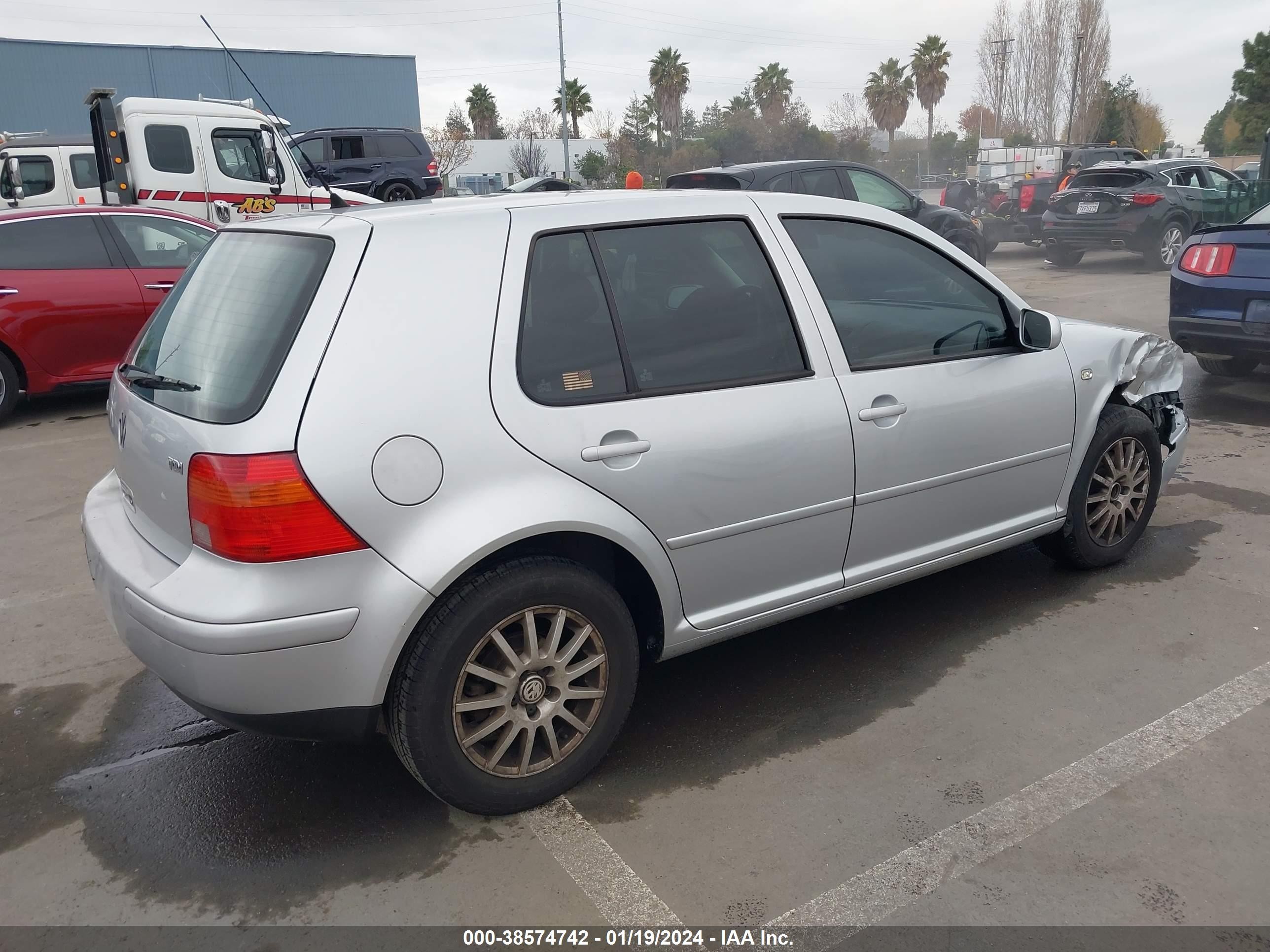 Photo 3 VIN: 9BWGR61J144007266 - VOLKSWAGEN GOLF 