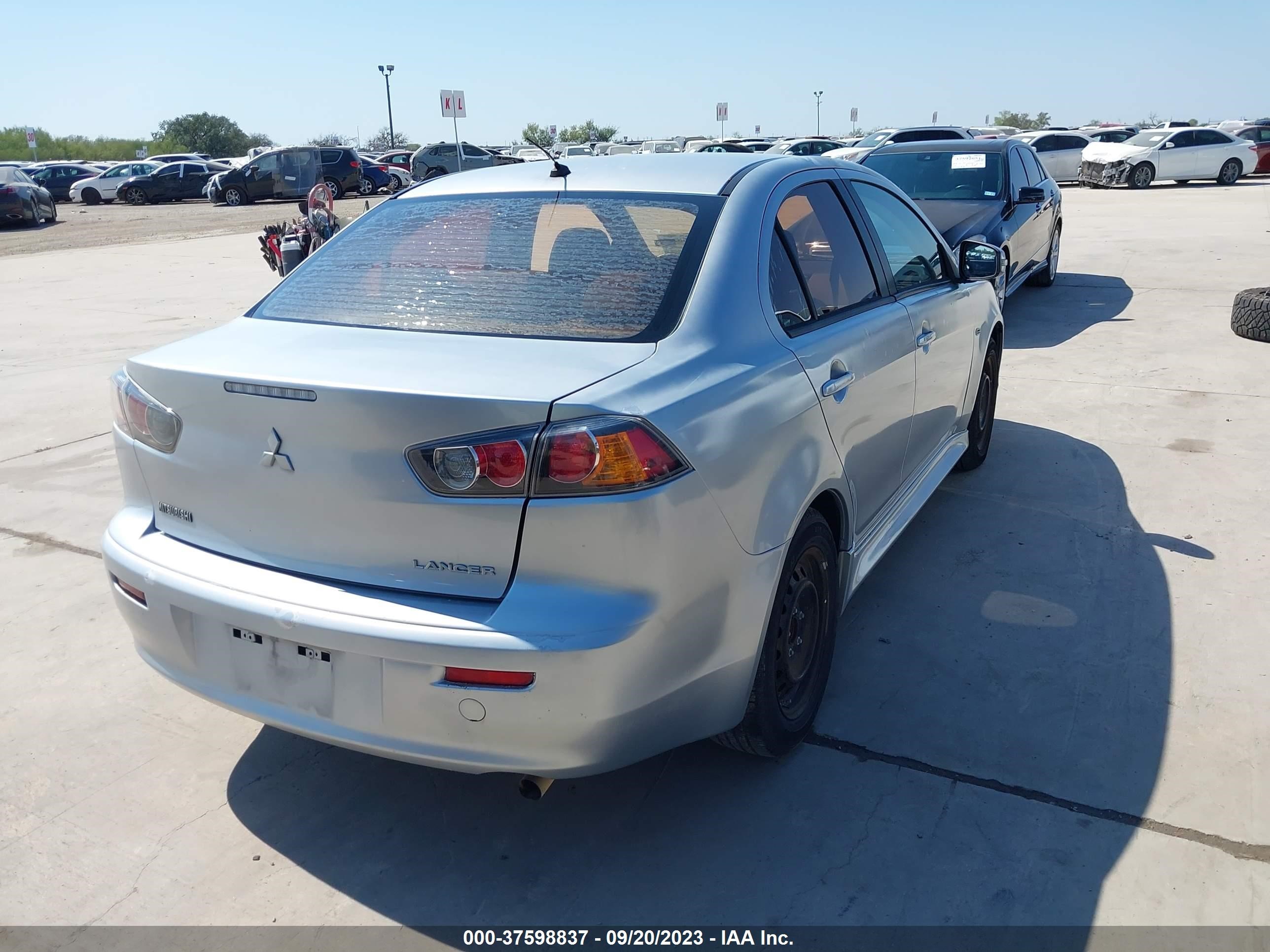 Photo 3 VIN: JA32U2FU1FU001208 - MITSUBISHI LANCER 