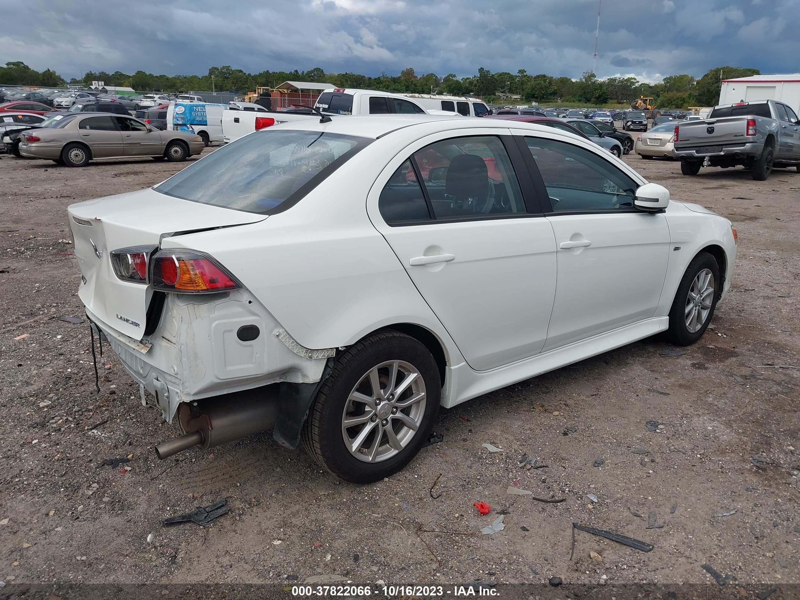 Photo 3 VIN: JA32U2FU2FU023086 - MITSUBISHI LANCER 