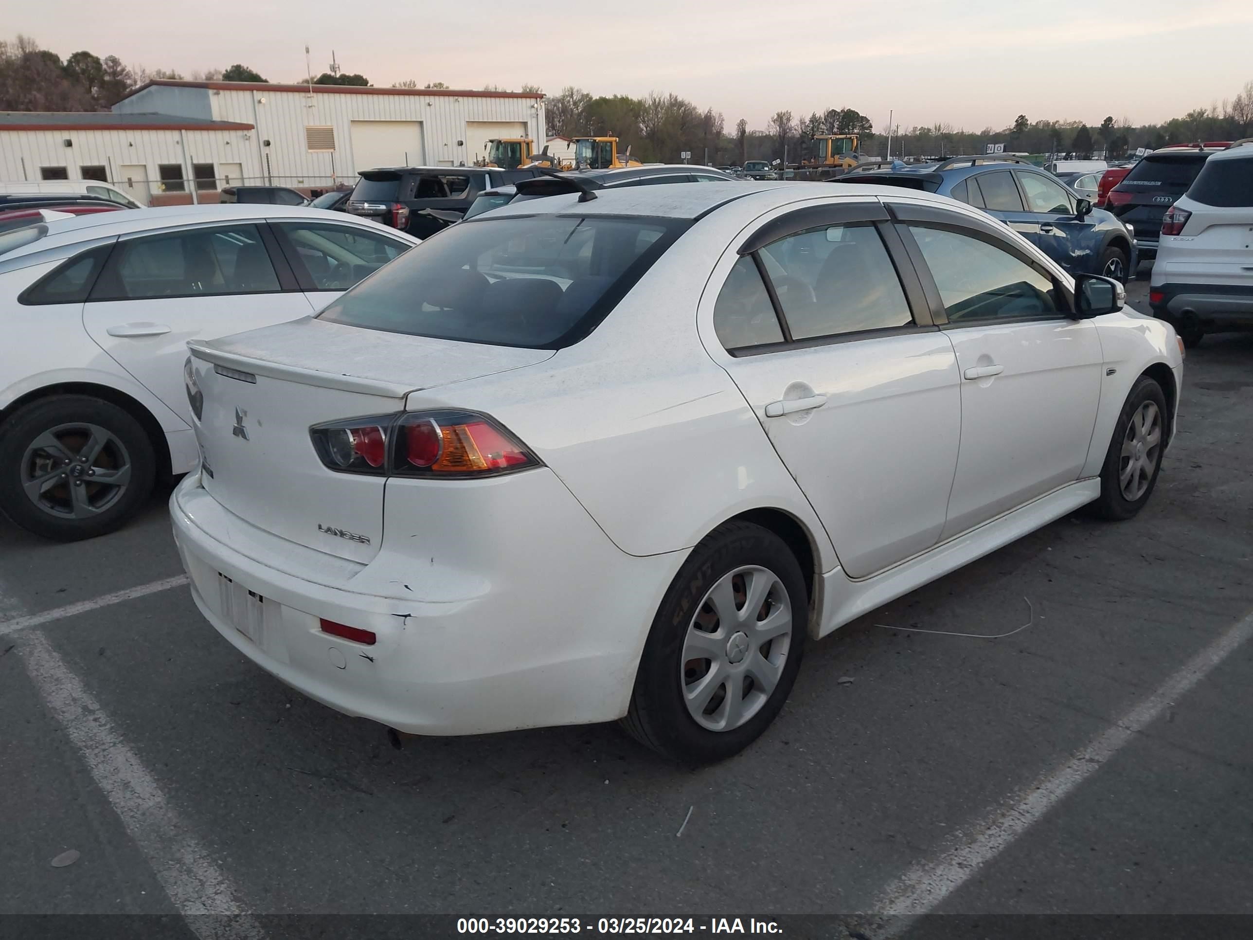 Photo 3 VIN: JA32U2FU3FU007592 - MITSUBISHI LANCER 