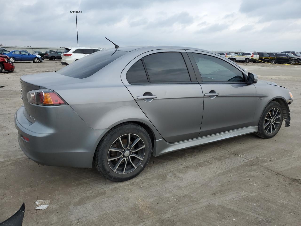 Photo 2 VIN: JA32U2FU3HU005277 - MITSUBISHI LANCER 