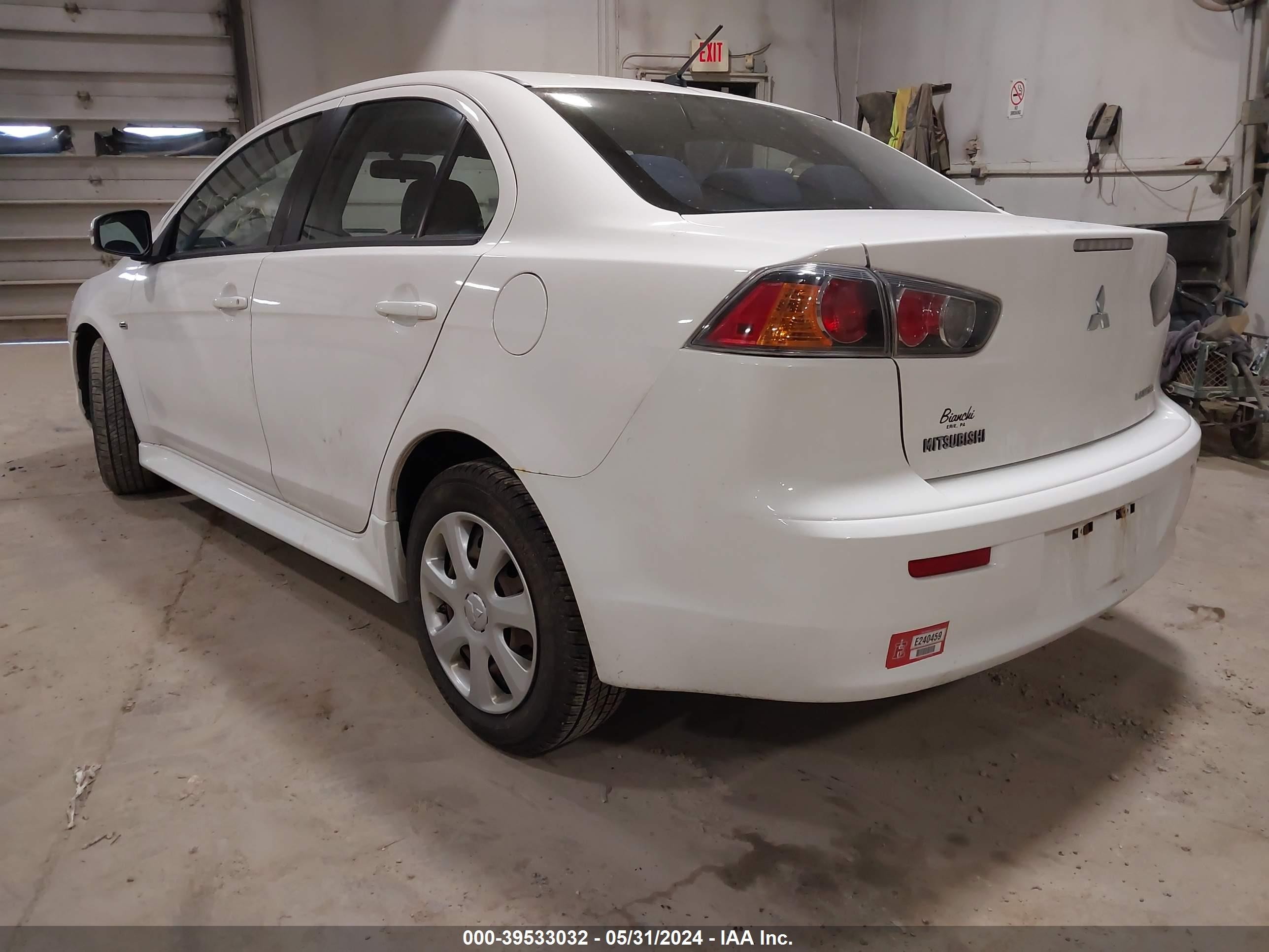 Photo 2 VIN: JA32U2FU9FU009010 - MITSUBISHI LANCER 