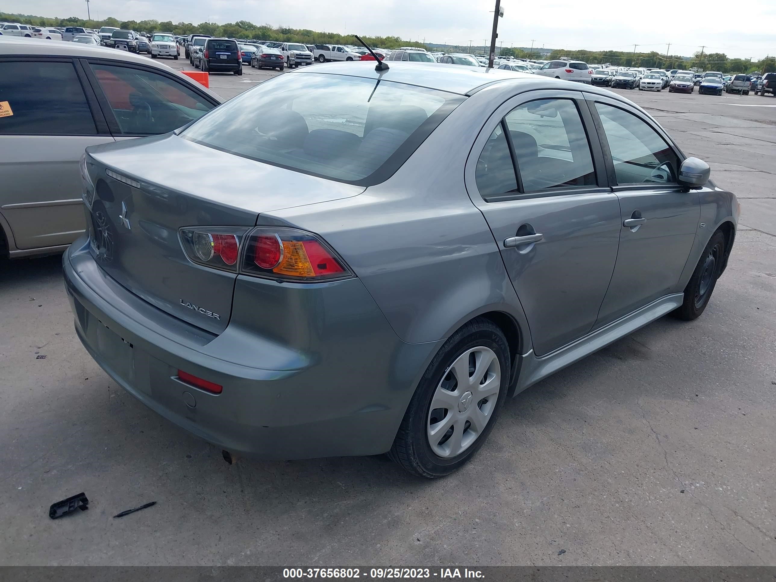 Photo 3 VIN: JA32U2FU9FU017785 - MITSUBISHI LANCER 