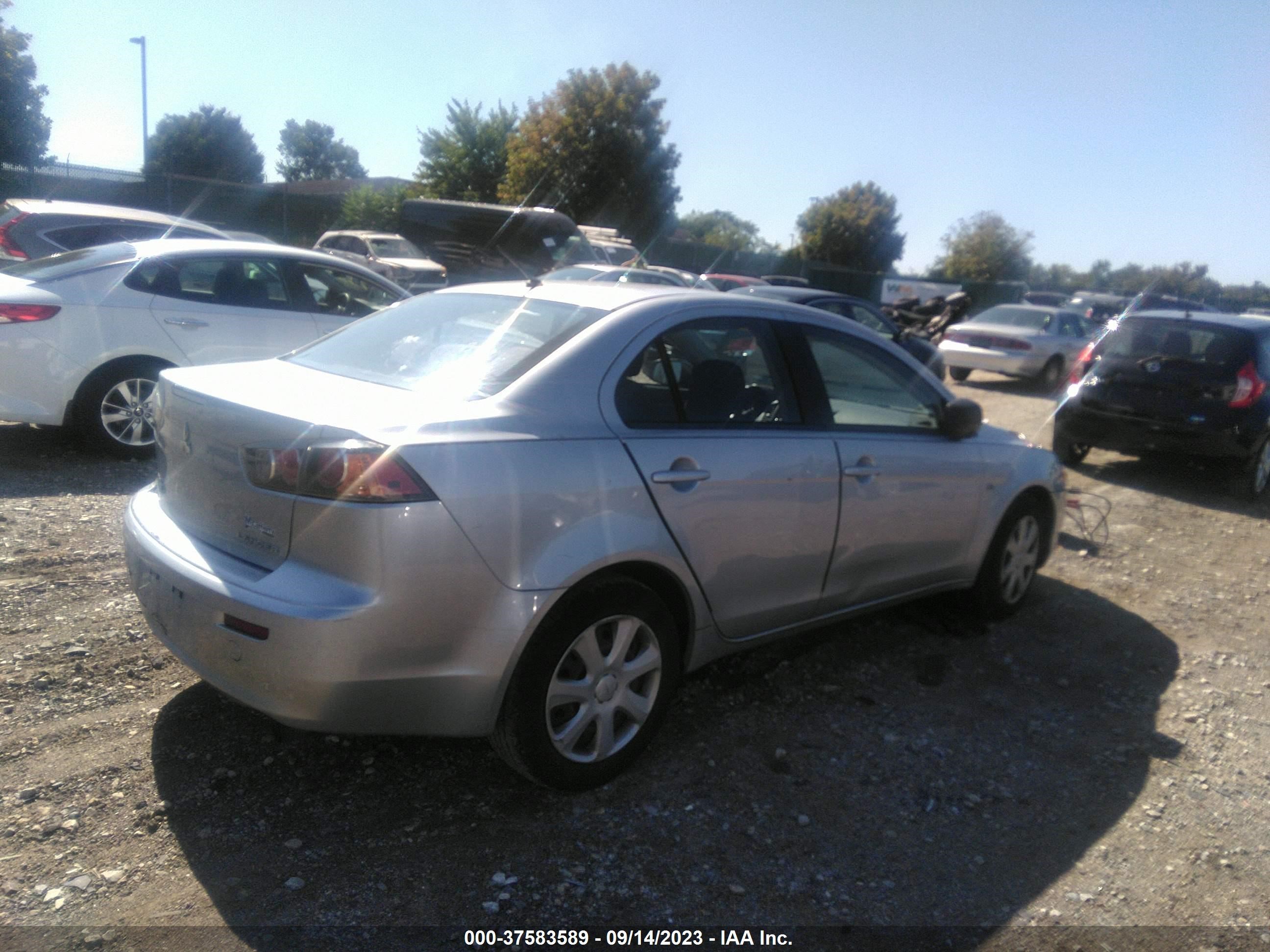 Photo 3 VIN: JA32U2FU9FU018015 - MITSUBISHI LANCER 