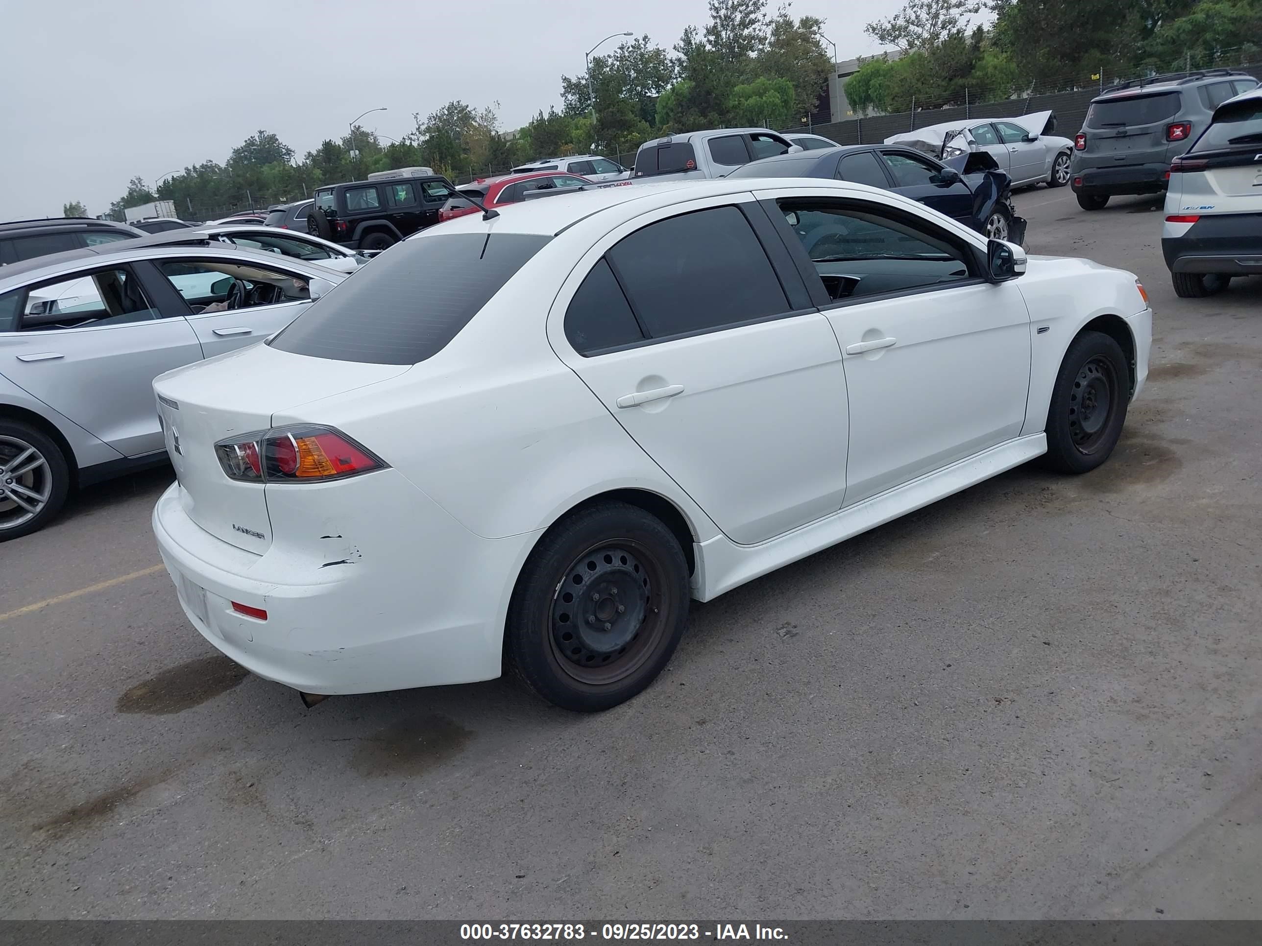 Photo 3 VIN: JA32U2FUXFU001482 - MITSUBISHI LANCER 