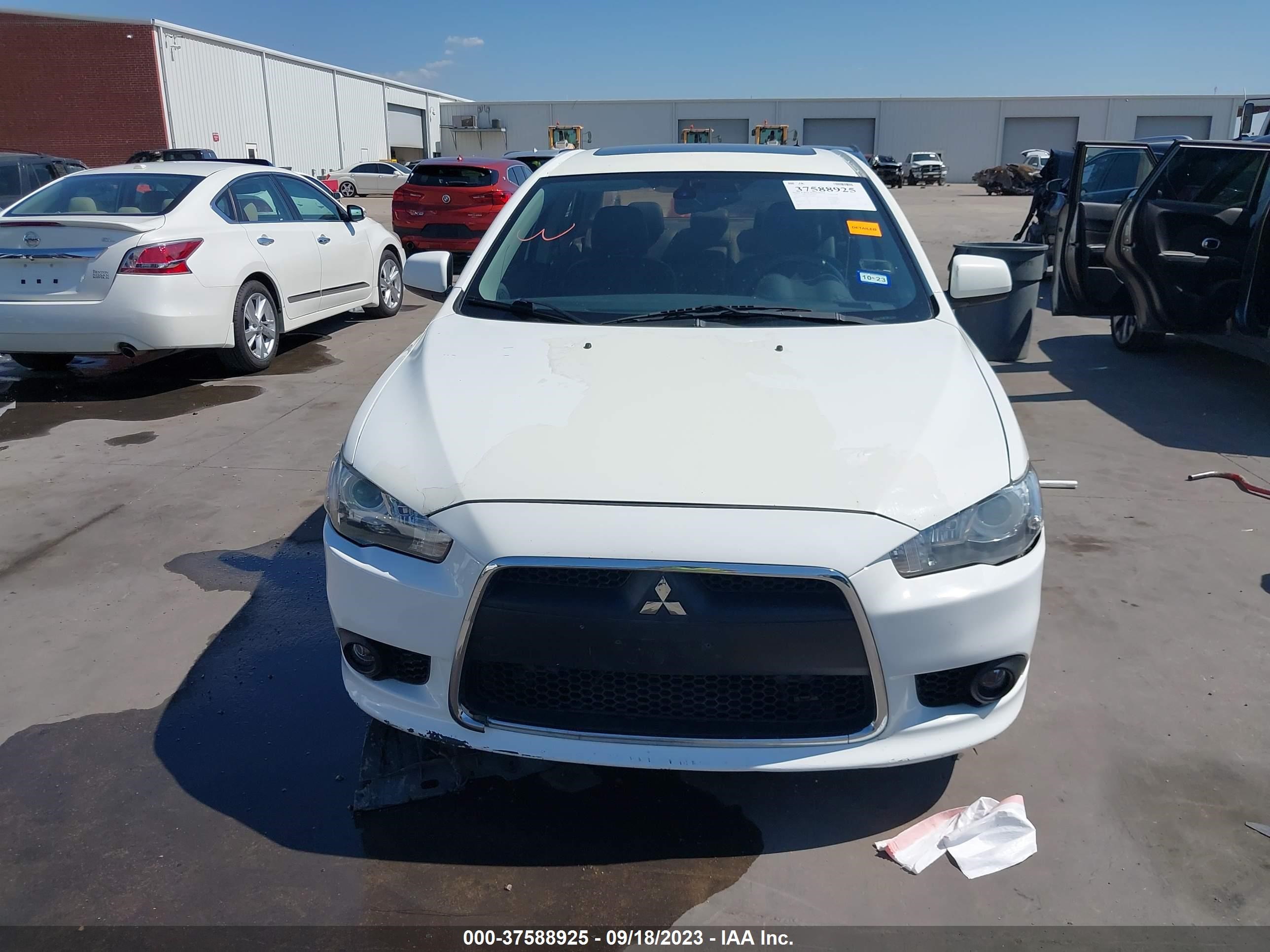 Photo 11 VIN: JA32U8FW9CU012845 - MITSUBISHI LANCER 