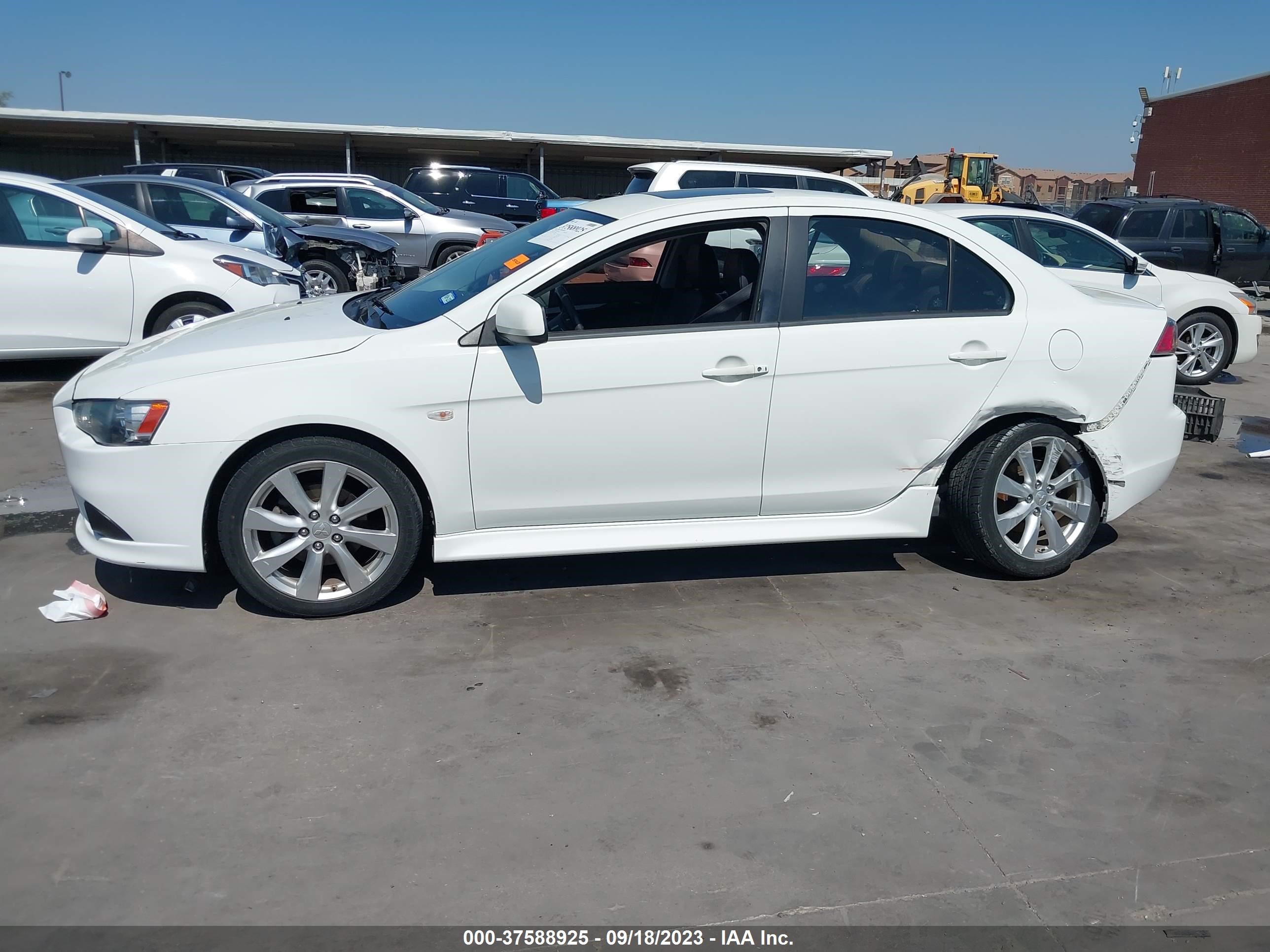 Photo 13 VIN: JA32U8FW9CU012845 - MITSUBISHI LANCER 