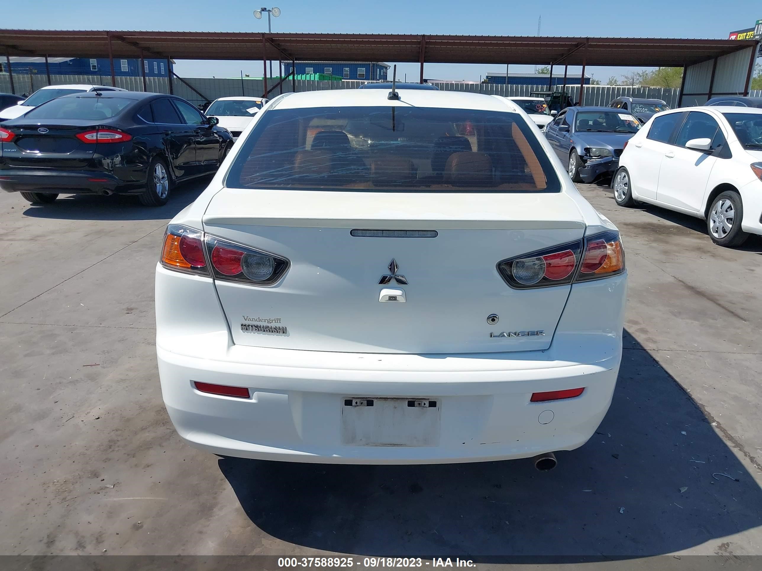 Photo 15 VIN: JA32U8FW9CU012845 - MITSUBISHI LANCER 