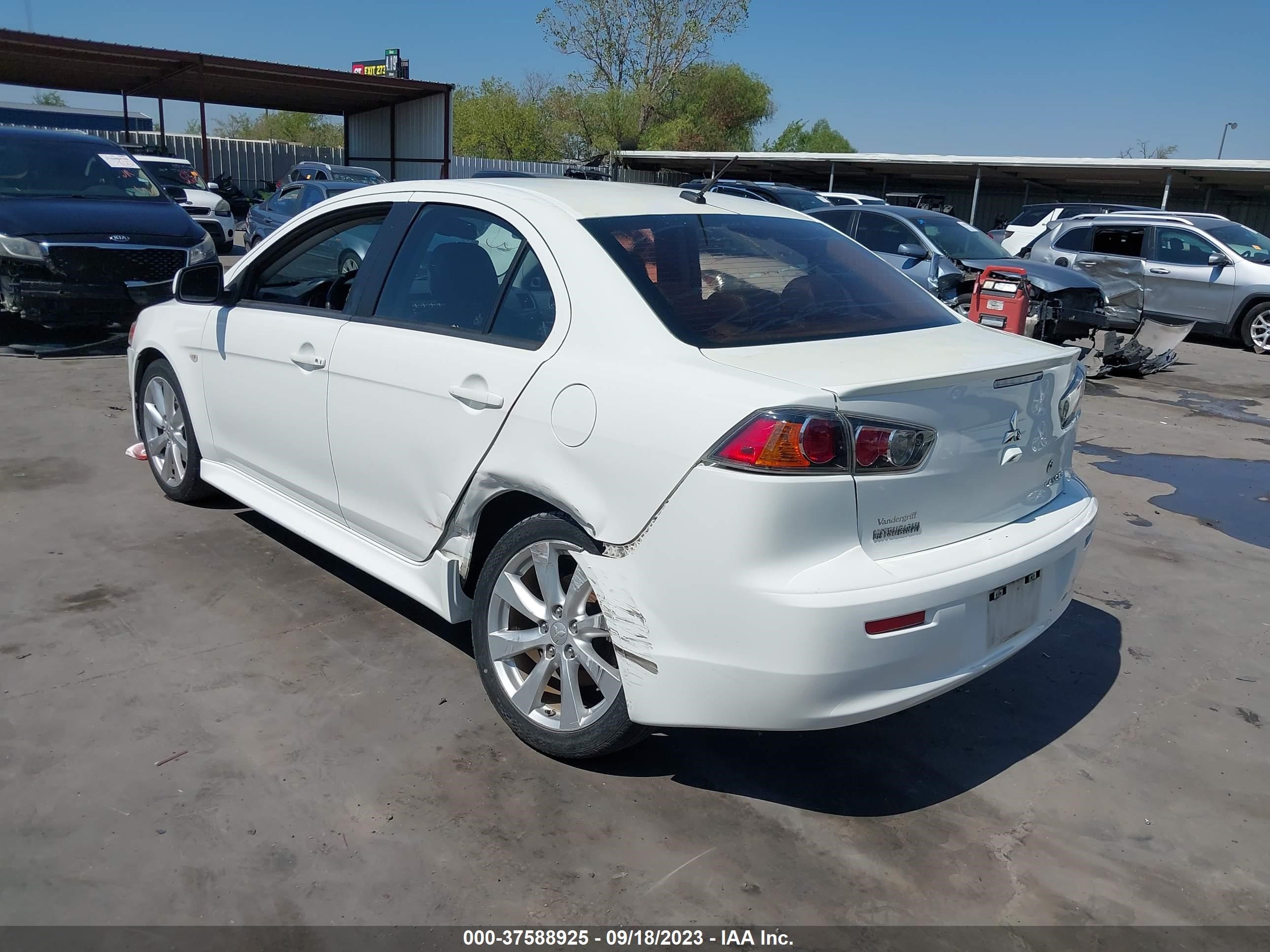 Photo 2 VIN: JA32U8FW9CU012845 - MITSUBISHI LANCER 