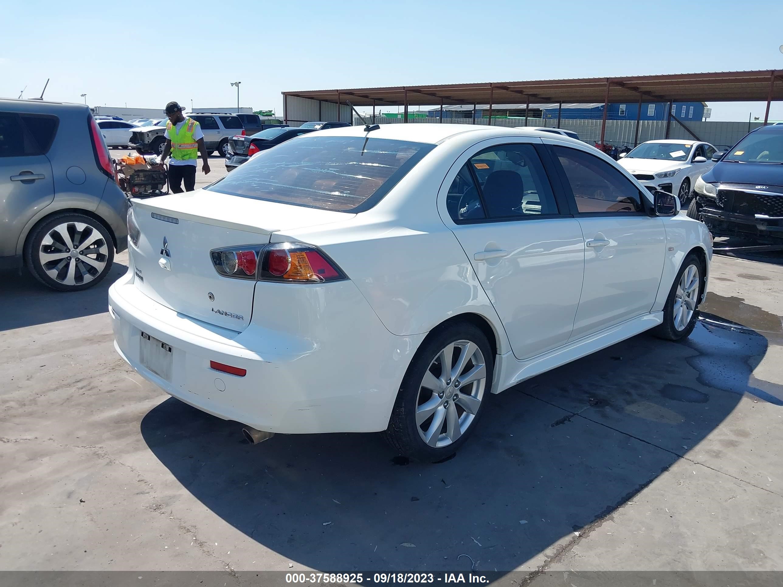 Photo 3 VIN: JA32U8FW9CU012845 - MITSUBISHI LANCER 